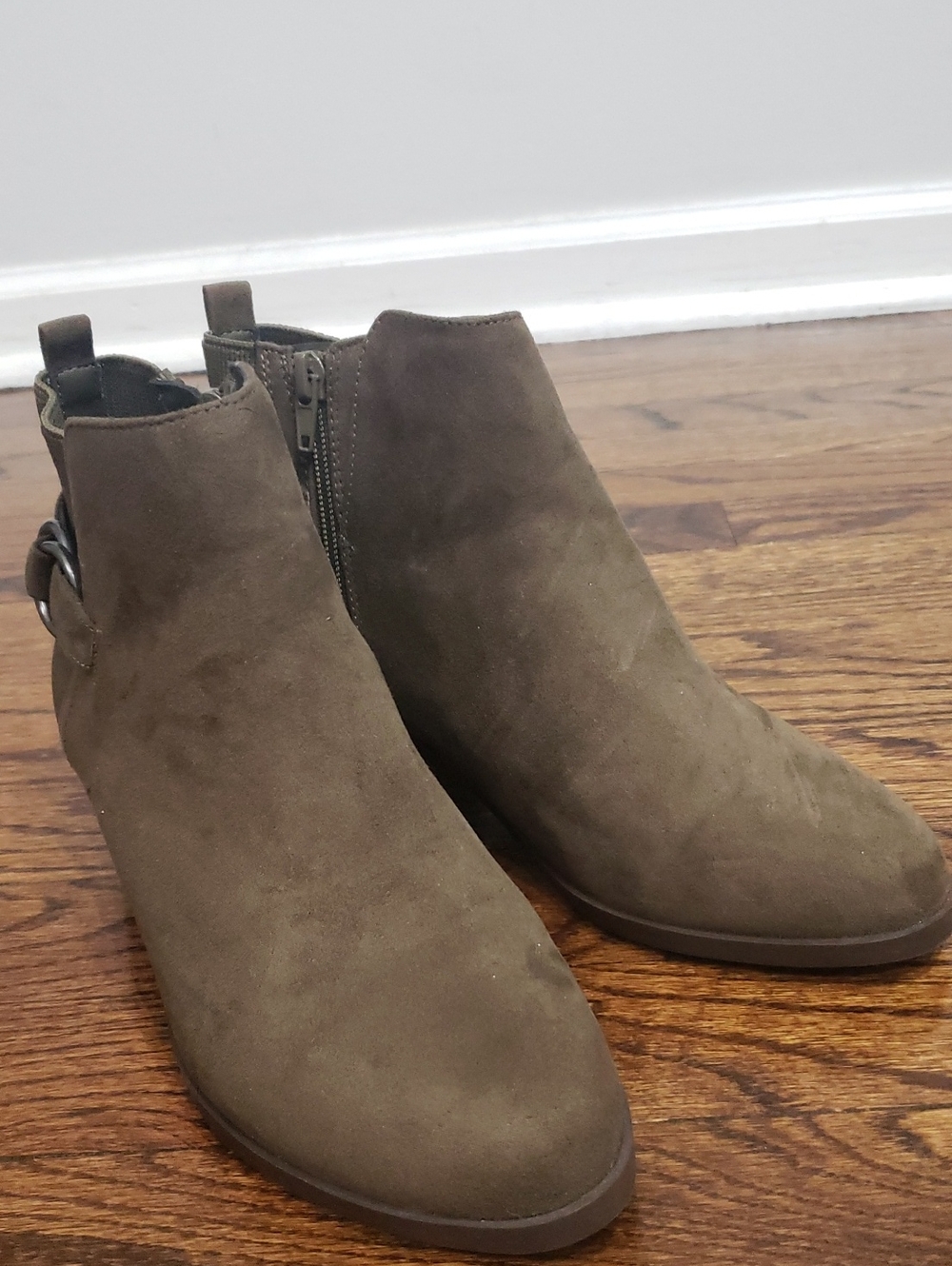 Market & Spruce Odeya Olive Suede Booties Size 7